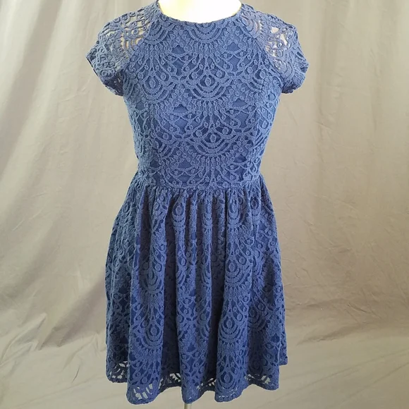 H&M Divided lace dress blue lined size 8 back zip short sleeve H&M Divided lace dress blue lined size 8 back zip short sleeve